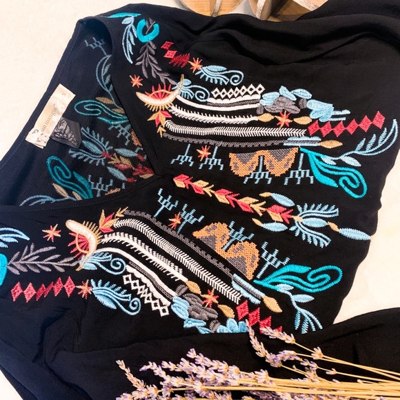 Boho Embroidered bell sleeve hippie farm girl top - Picture 3 of 3